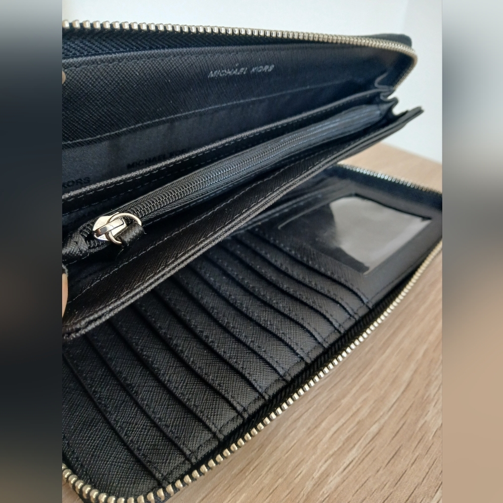 Michael Kors Jet Set Logo Continental Wristlet - Picture 6 of 9